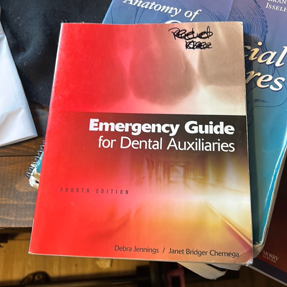 Emergency guide for dental assistants, great condition
